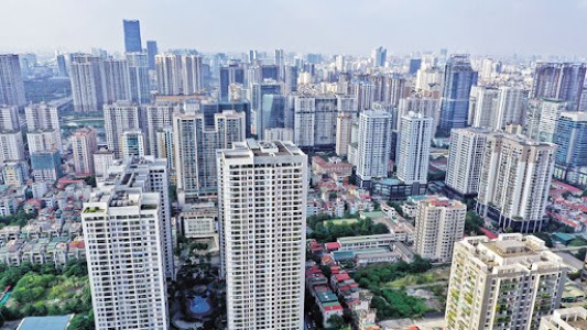 Siết tín dụng bất động sản: Nhà đầu tư lo ngại, chuyên gia nhìn thấy cơ hội dài hạn