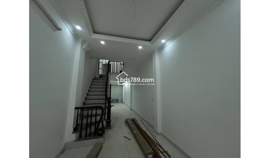 Bán nhà mới tại Ngọc Hồi, Thanh Trì - 40m², 5 tầng, lô góc, ô tô đỗ cửa - Giá chỉ nhỉnh 5,5 tỷ