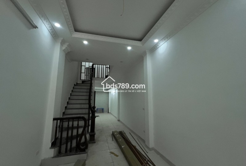 Bán nhà mới tại Ngọc Hồi, Thanh Trì - 40m², 5 tầng, lô góc, ô tô đỗ cửa - Giá chỉ nhỉnh 5,5 tỷ