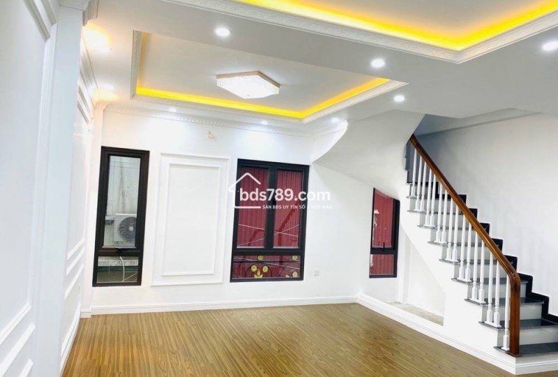 Bán nhà Lạc Long Quân trung tâm quận Tây Hồ nhà đẹp long lanh