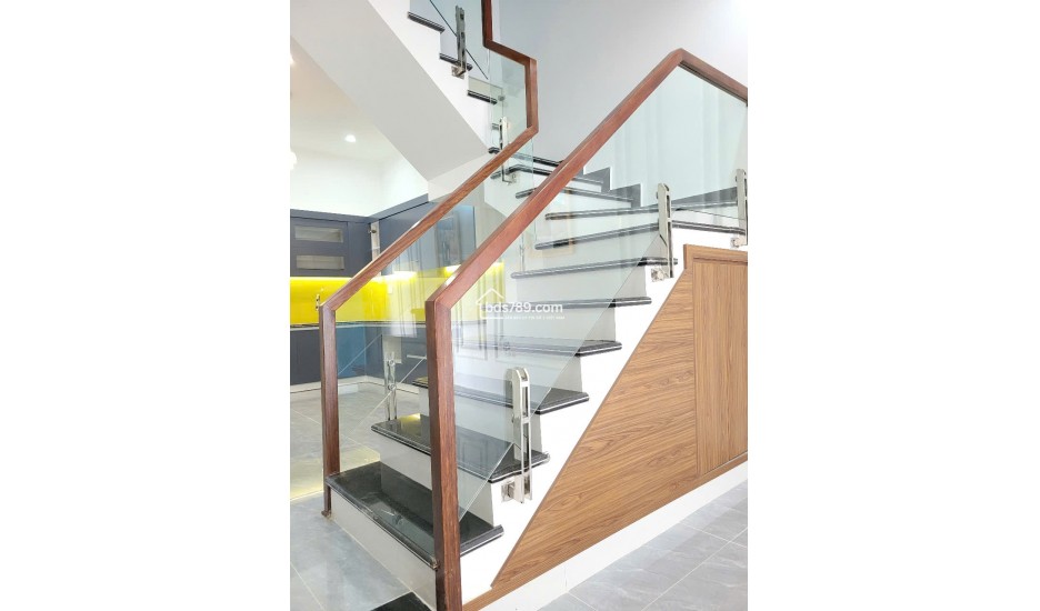 Bán Nhà 3.5 Tầng Đường Lạch Tray gần cầu rào 1 Ngô Quyền Hải Phòng, giá 3.55 tỷ.