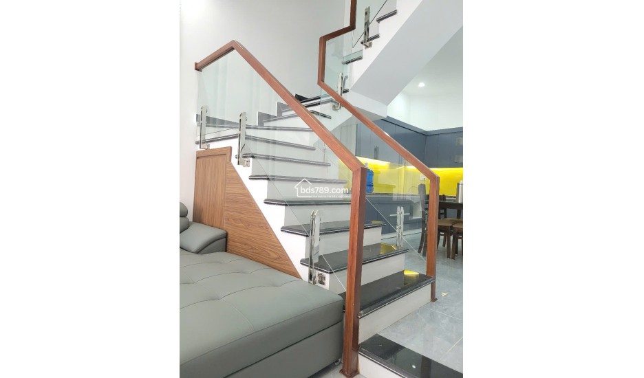 Bán Nhà 3.5 Tầng Đường Lạch Tray gần cầu rào 1 Ngô Quyền Hải Phòng, giá 3.55 tỷ.