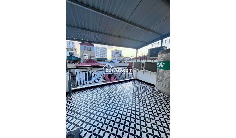 NHÀ ĐẸP BẾ VĂN ĐÀN – QUANG TRUNG – 4.5 TẦNG – GIÁ 5.9 TỶ – Ô TÔ ĐỖ CỬA