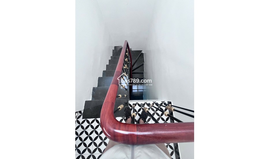 NHÀ ĐẸP BẾ VĂN ĐÀN – QUANG TRUNG – 4.5 TẦNG – GIÁ 5.9 TỶ – Ô TÔ ĐỖ CỬA