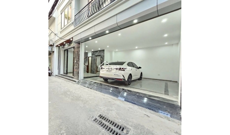 Bán nhà riêng Phố Lụa _Ô tô vào nhà_60M2_ Nở hậu_Thang máy_Hơn 13 tỷ_Hiếm !