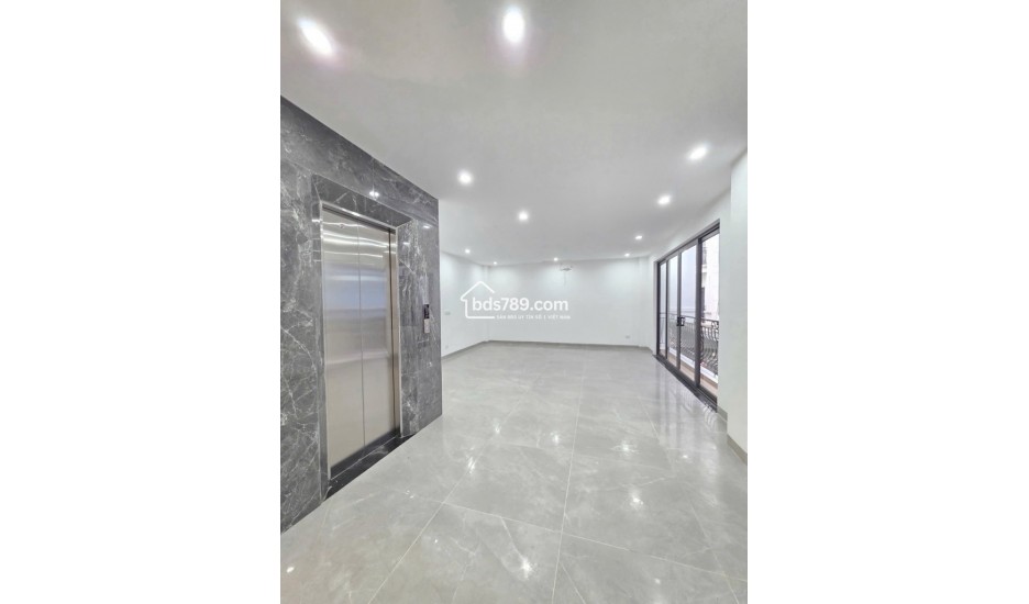 Bán nhà riêng Phố Lụa _Ô tô vào nhà_60M2_ Nở hậu_Thang máy_Hơn 13 tỷ_Hiếm !