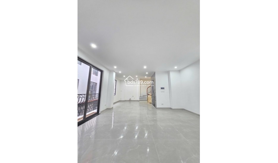 Bán nhà riêng Phố Lụa _Ô tô vào nhà_60M2_ Nở hậu_Thang máy_Hơn 13 tỷ_Hiếm !