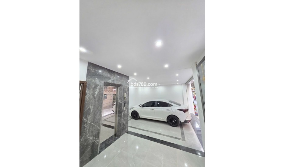 Bán nhà riêng Phố Lụa _Ô tô vào nhà_60M2_ Nở hậu_Thang máy_Hơn 13 tỷ_Hiếm !