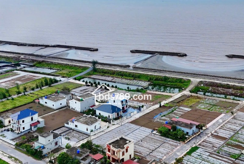 Cần bán gấp 98m2, đối diện bãi tắm HẢI XUÂN, CHỈ 1,3 TỶ - SẴN SỔ